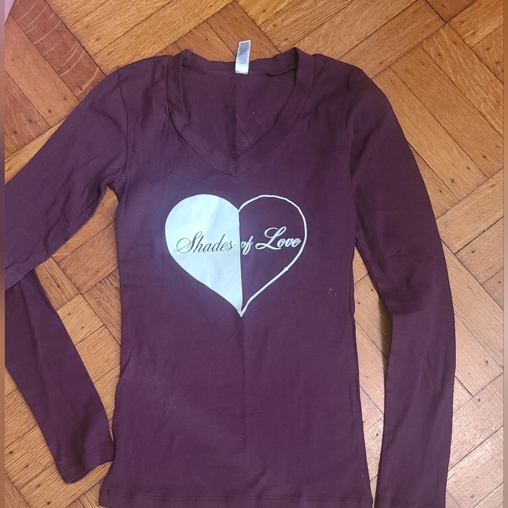 Shades of love by bella long sleeve jerset shirl eggplant black and white size s